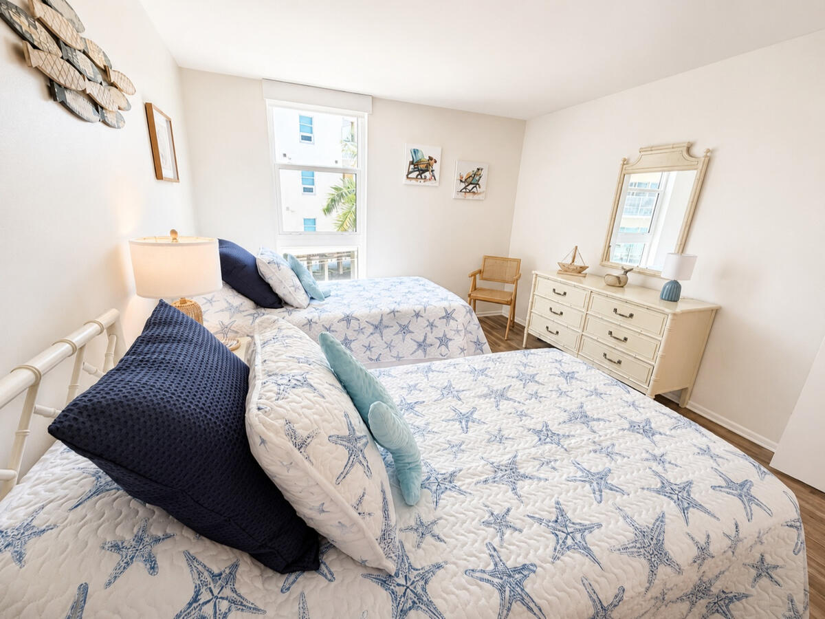 Unit 310: Guest Bedroom (2)
